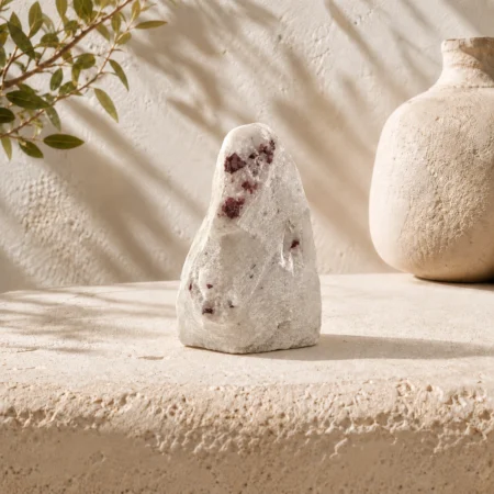 HQ Spinel Holding/Room Crystal Vietnam